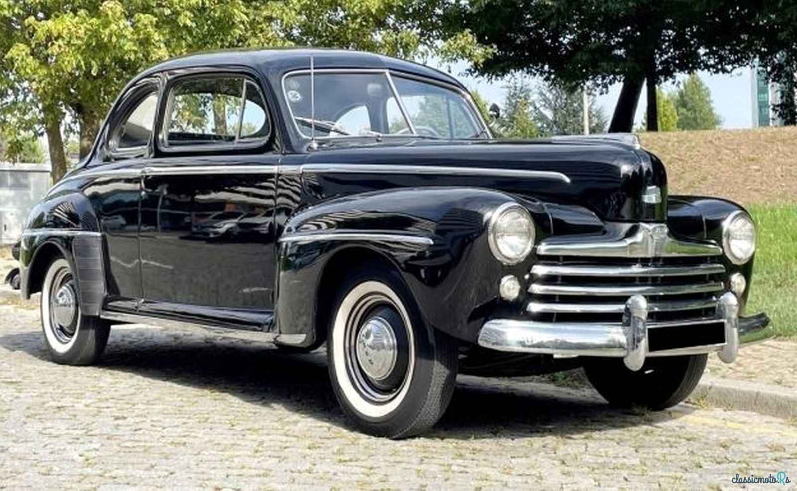 1948' Ford Coupe Super Deluxe photo #2