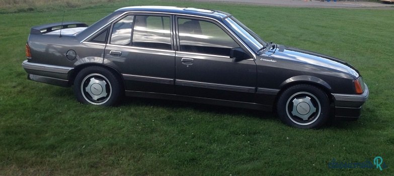 1986' Opel Rekord photo #1