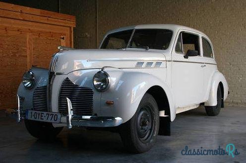 1940' Pontiac Deluxe Six photo #4