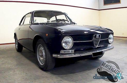 1974' Alfa Romeo Gt Junior 1300 photo #1