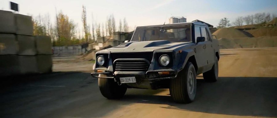 Top Gear Takes The Lamborghini LM002 Out For Fun In The Mud