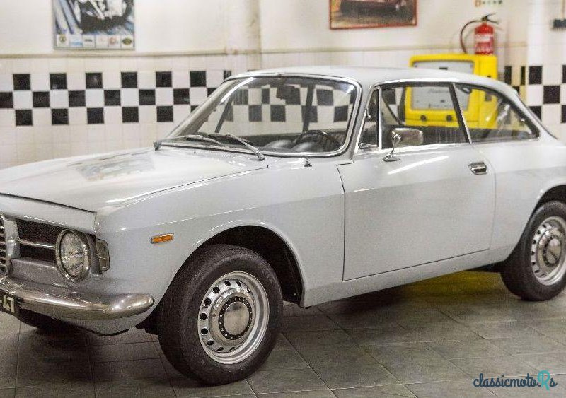 1970' Alfa Romeo Gt 1300 Junior «Scalino» photo #2