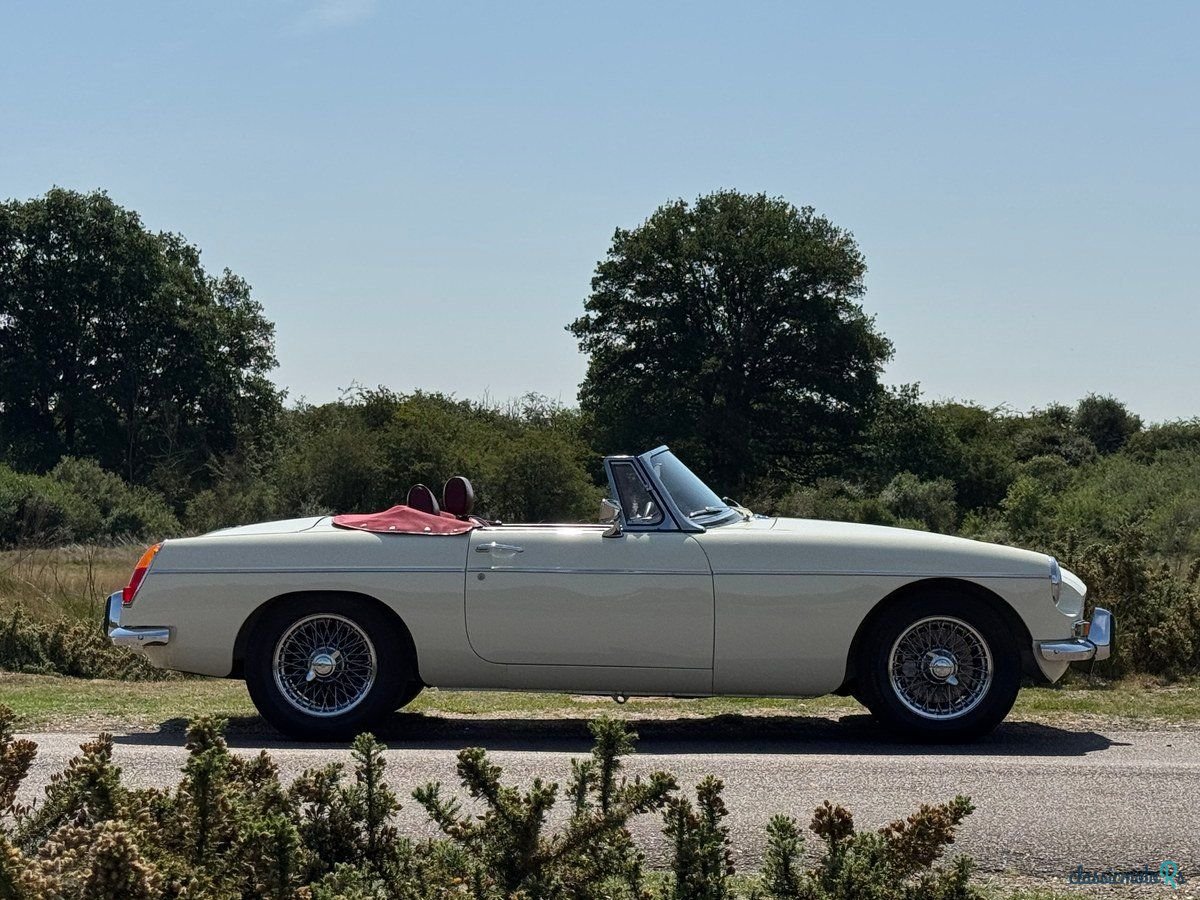 1972' MG MGB photo #2