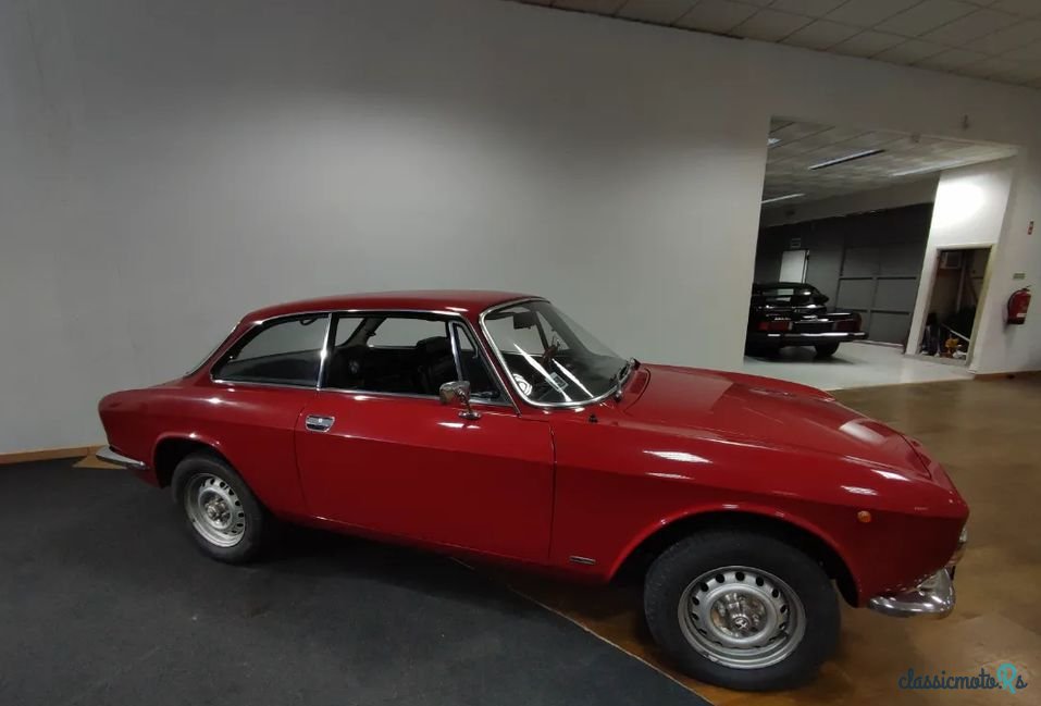 1982' Alfa Romeo Gt photo #1