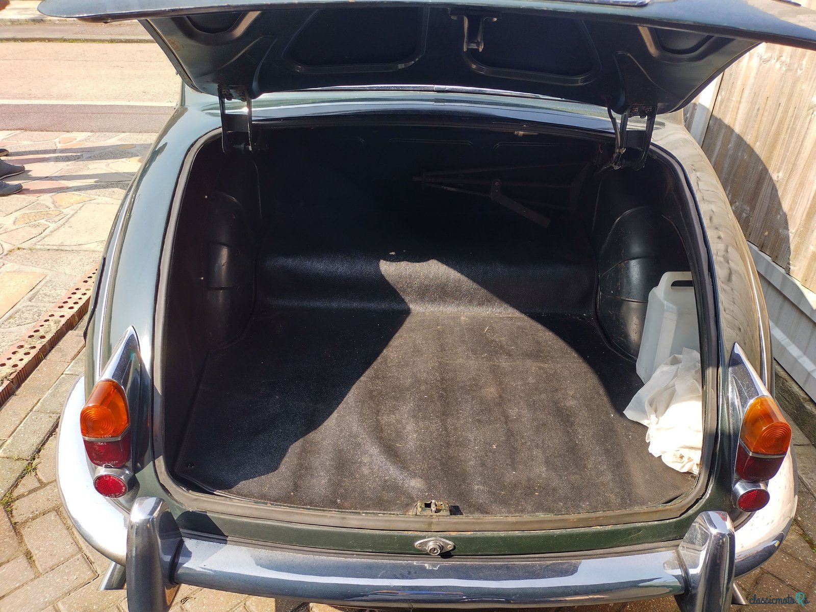 1969' Daimler 250 V8 photo #4