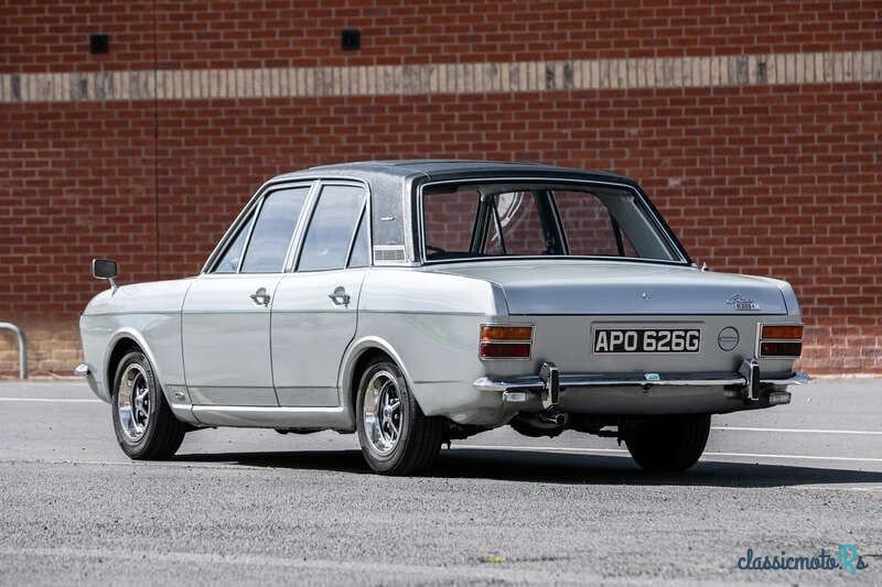 1968' Ford Cortina photo #4
