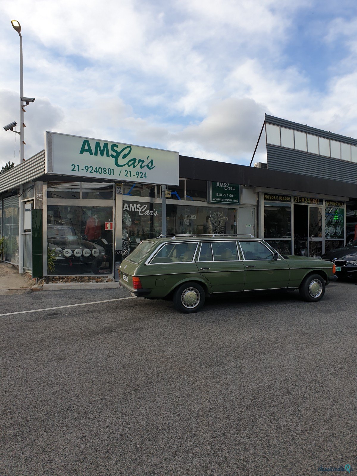 1980' Mercedes-Benz 240D photo #2