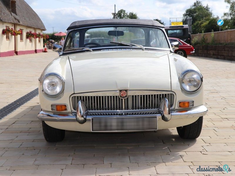 1970' MG MGB photo #2