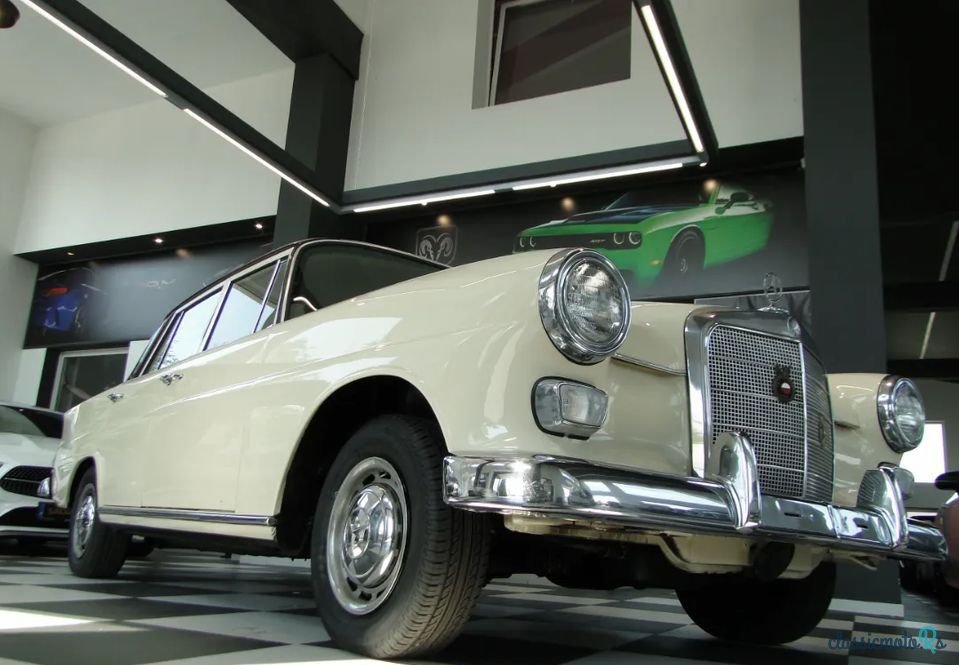 1966' Mercedes-Benz W110 photo #6