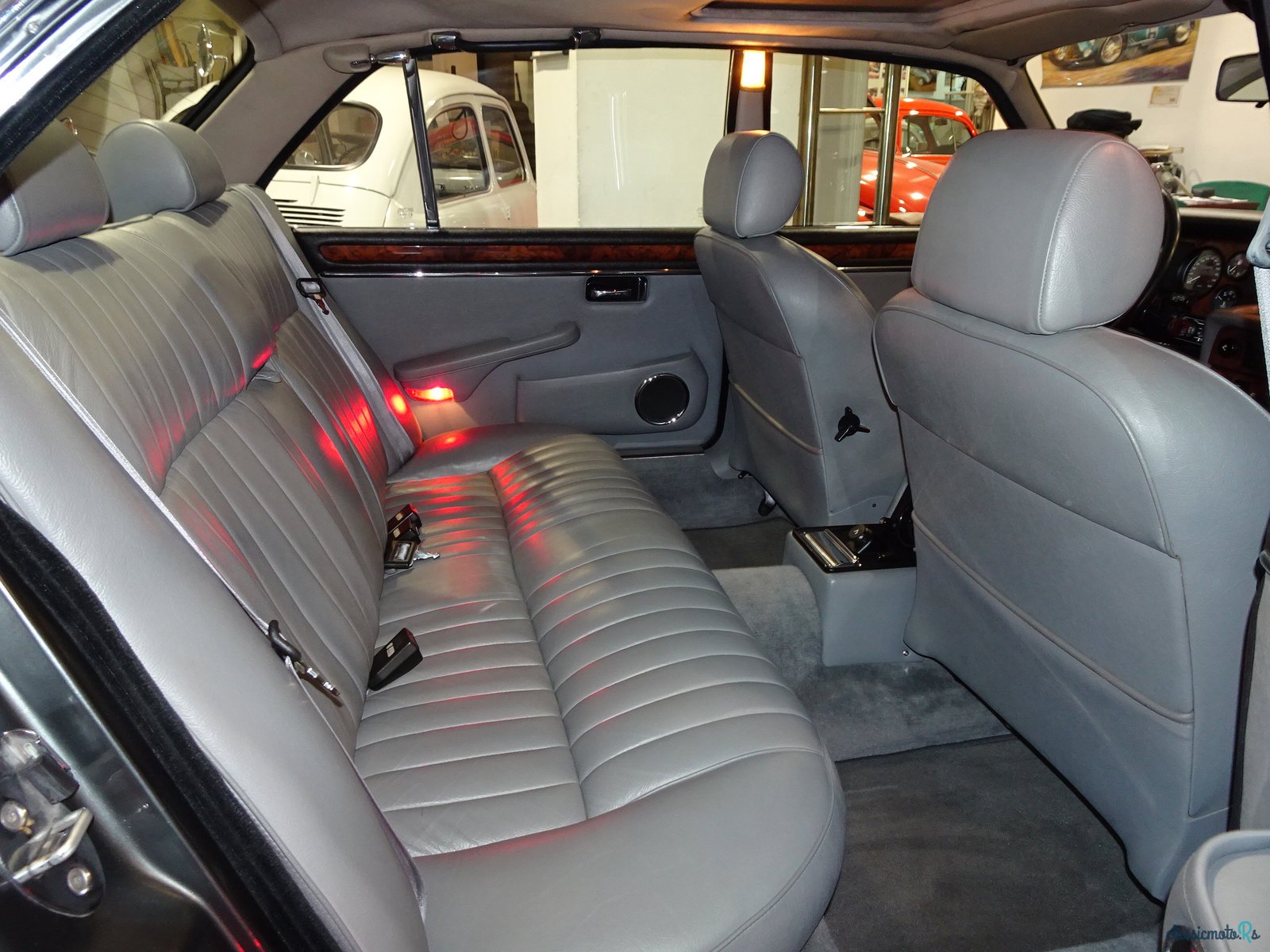 1991' Jaguar XJ12 5,3 SALOON SERIES III photo #6