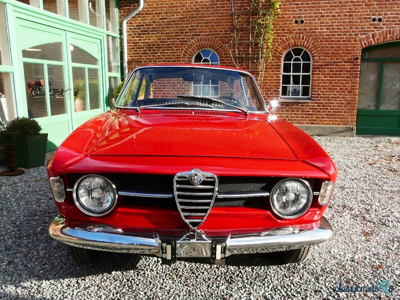 1967' Alfa Romeo GT photo #3