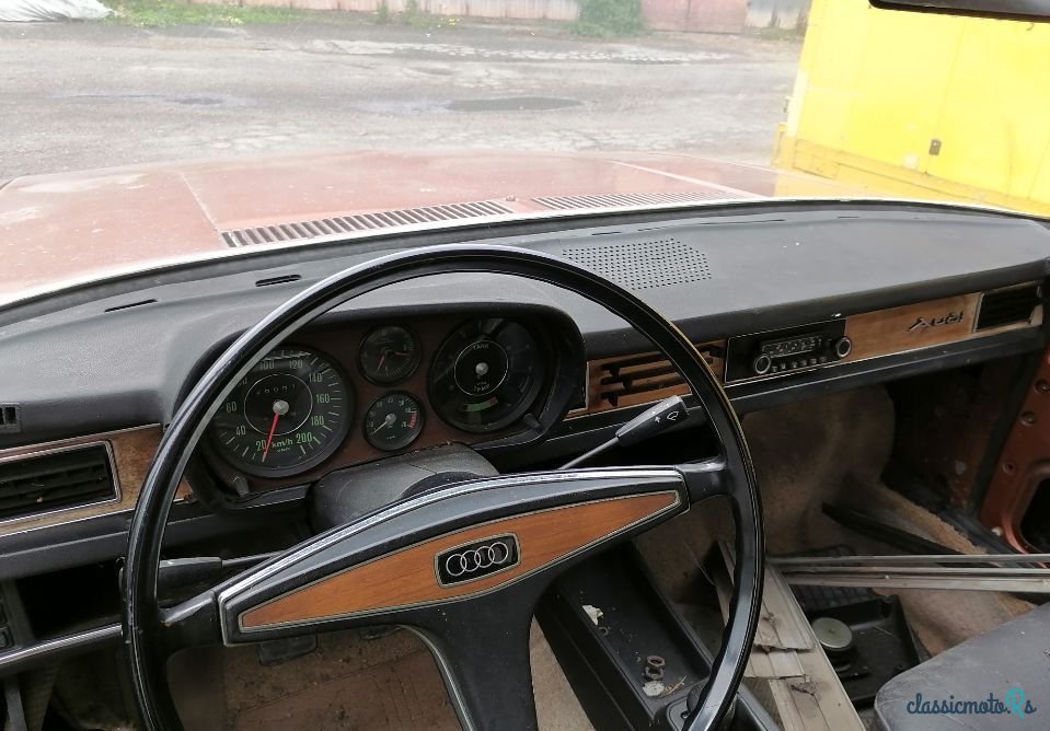 1975' Audi 100 photo #2
