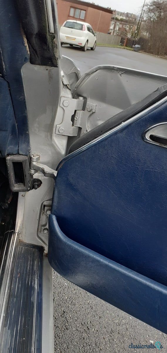 1980' Mercedes-Benz 240 photo #6