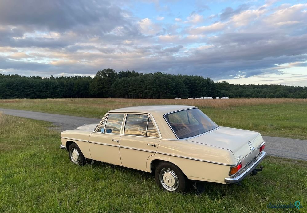 1970' Mercedes-Benz W114 photo #2