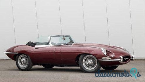 1968' Jaguar E Type Roadster photo #3