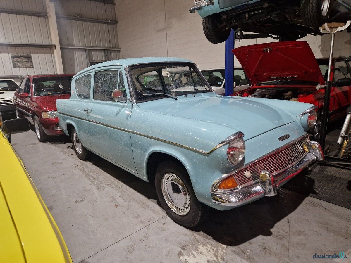 1968' Ford Anglia photo #5