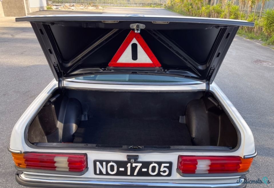 1979' Mercedes-Benz 240 photo #6