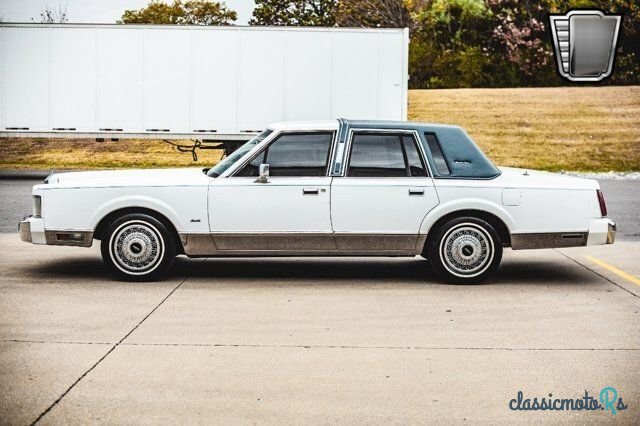1985' Lincoln Town Car photo #4