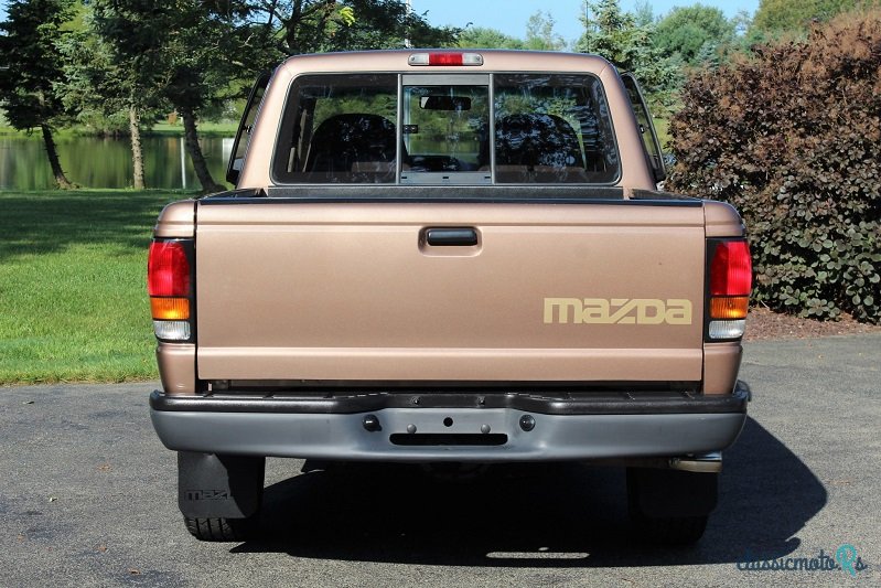 1994' Mazda B-Series Pickup 3000 photo #1