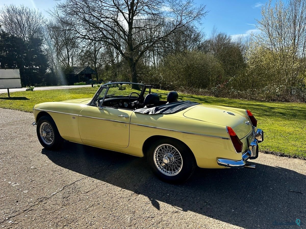 1973' MG MGB photo #3
