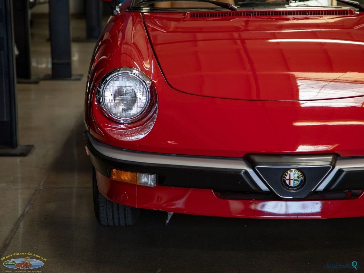 1989' Alfa Romeo Spider photo #5
