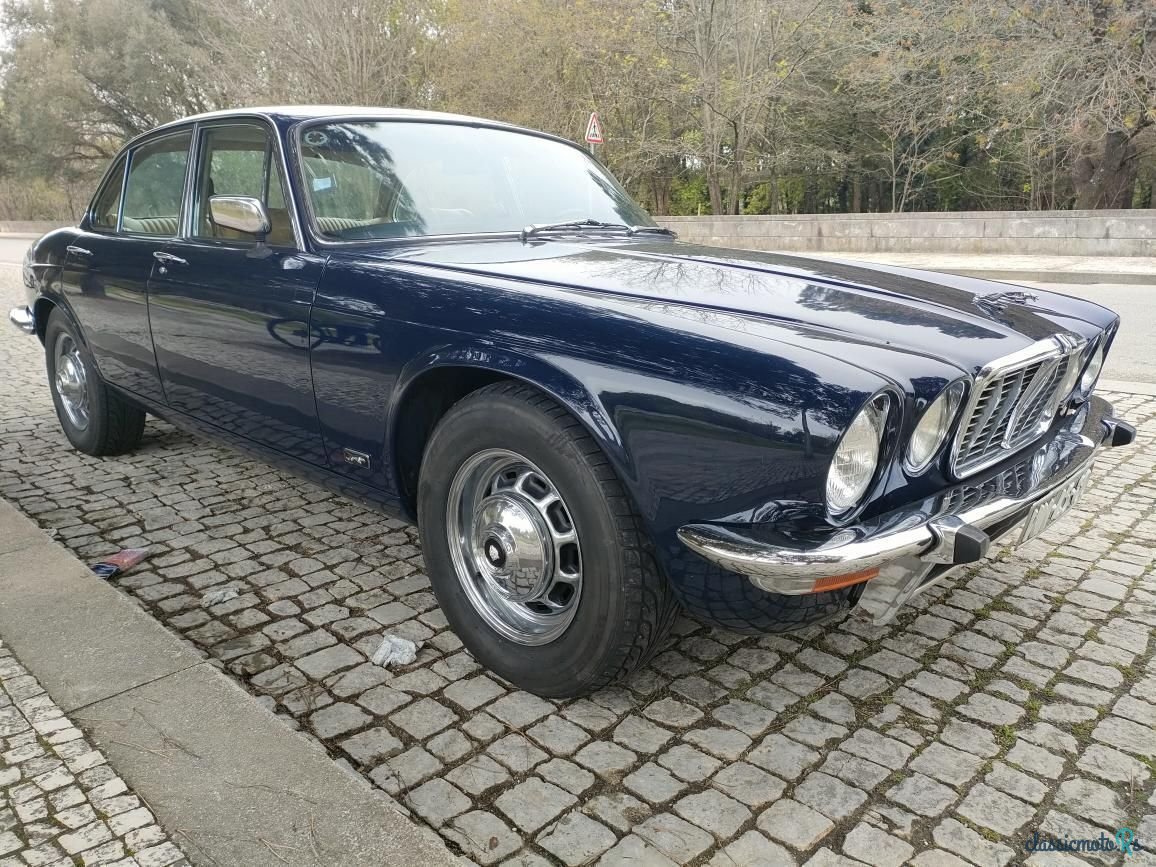 1974' Jaguar XJ photo #3