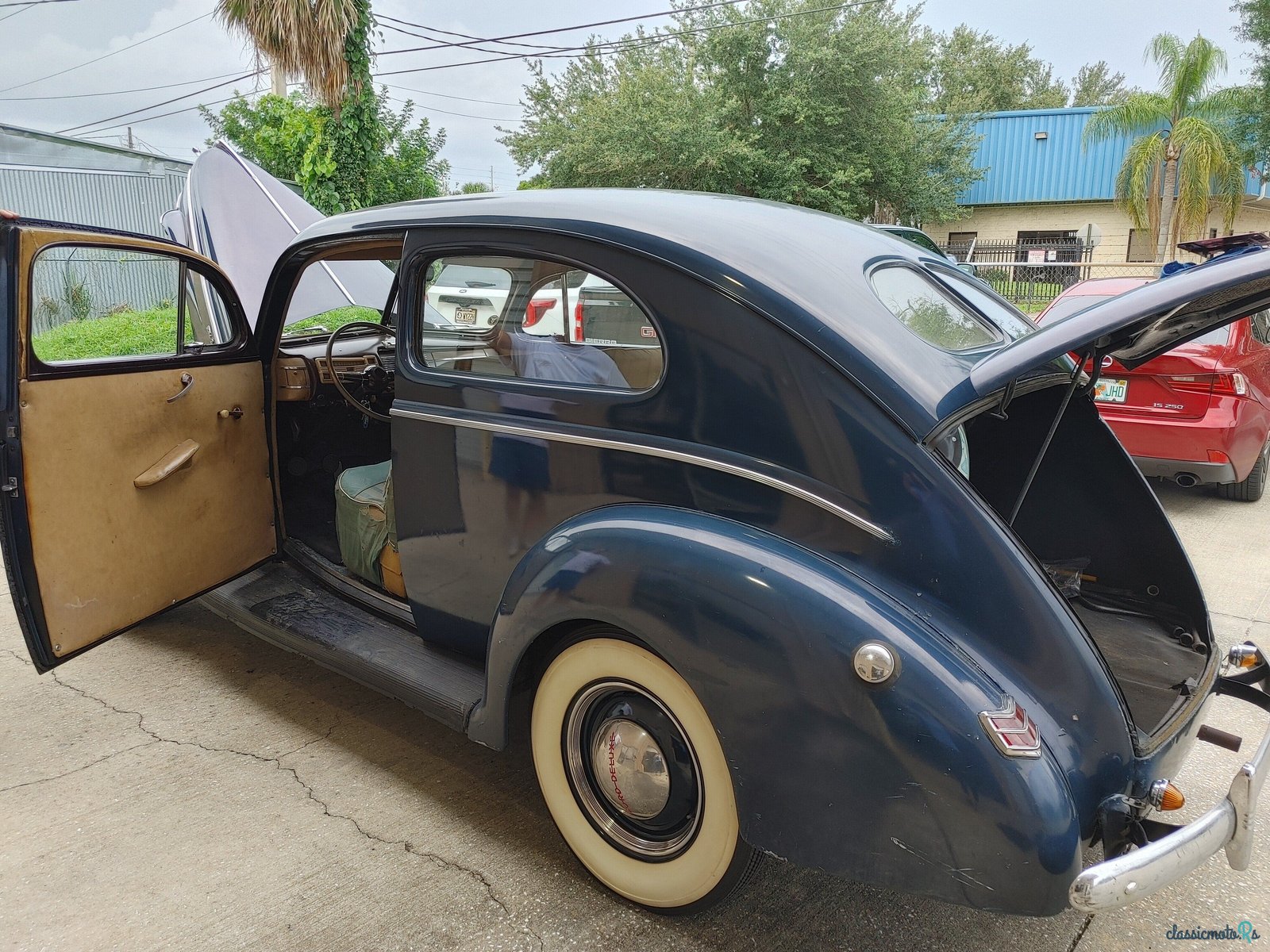 1940' Ford Deluxe photo #3