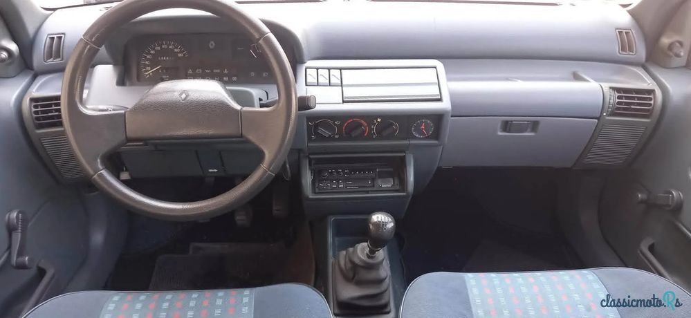 1990' Renault Clio 1.2 Rn photo #3