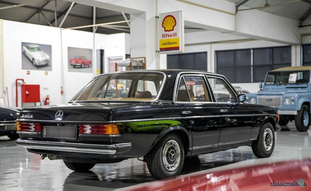 1980' Mercedes-Benz 240 photo #5