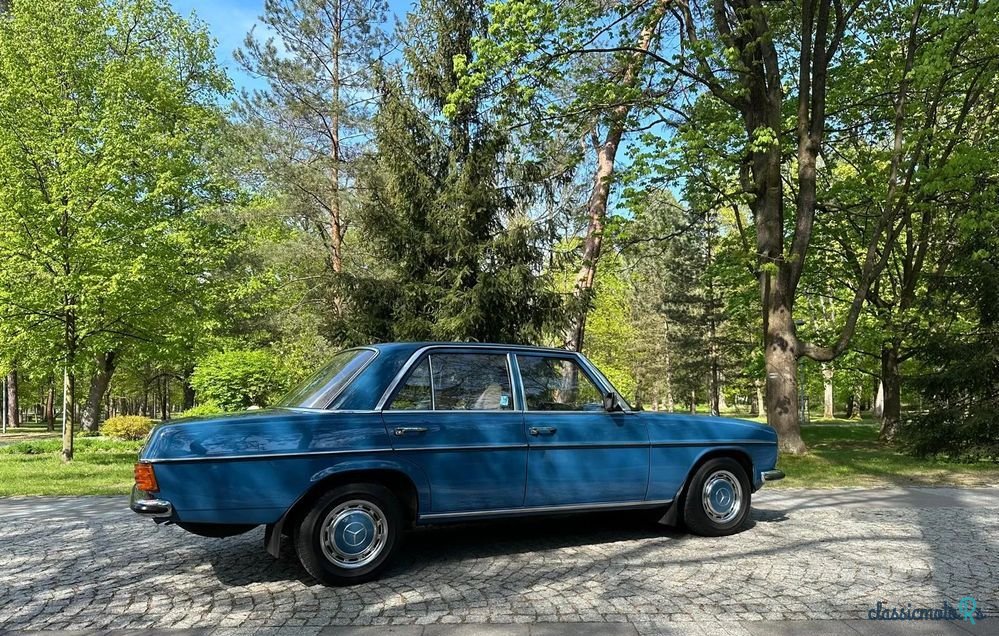 1975' Mercedes-Benz 240D photo #4