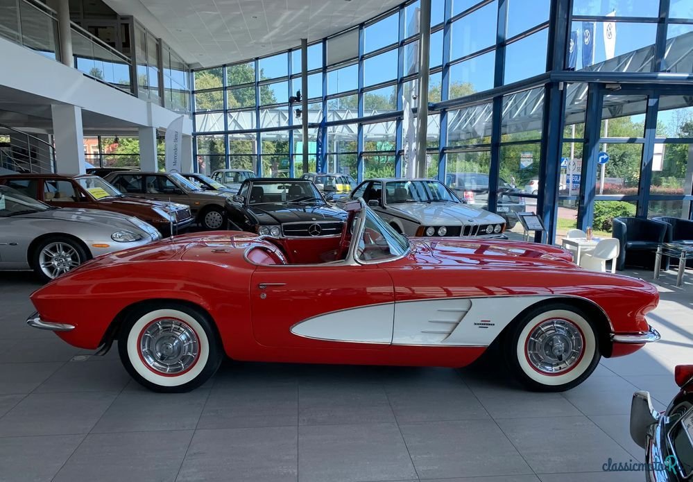 1961' Chevrolet Corvette photo #4