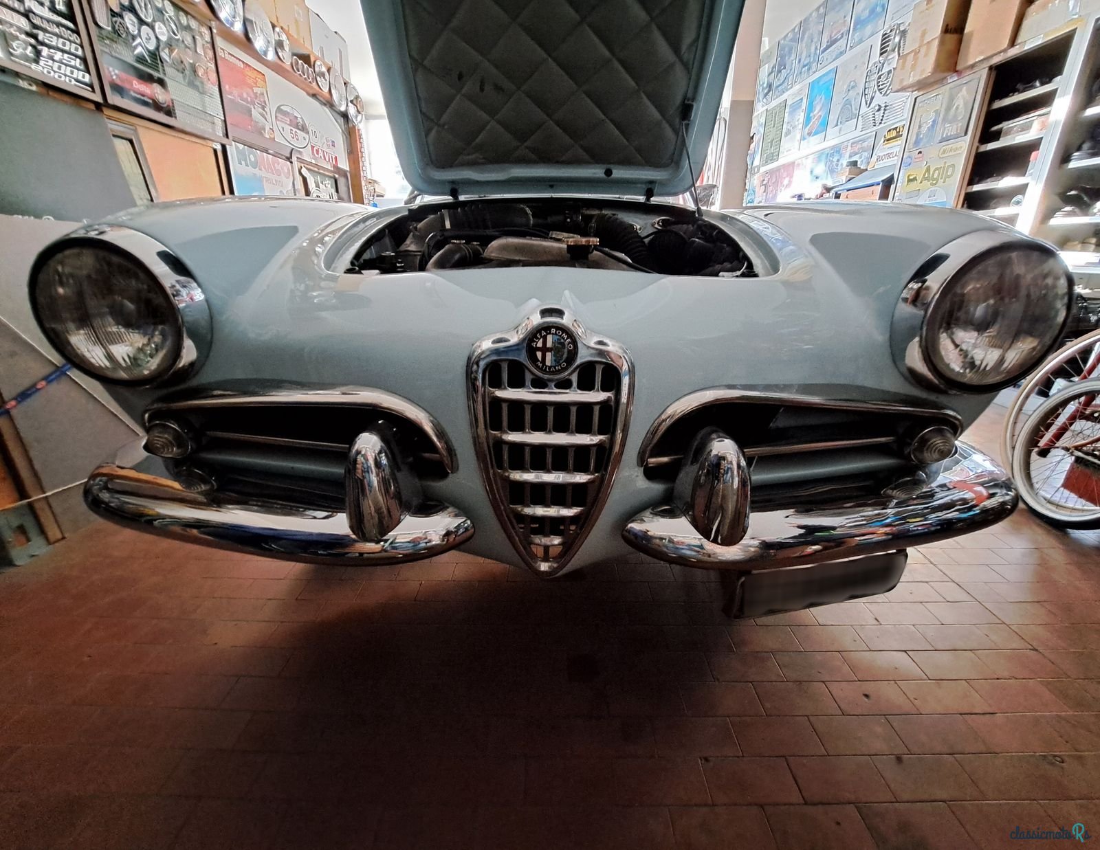 1969' Alfa Romeo Giulietta Spider photo #1