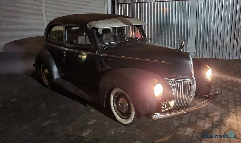 1940' Ford Deluxe photo #3