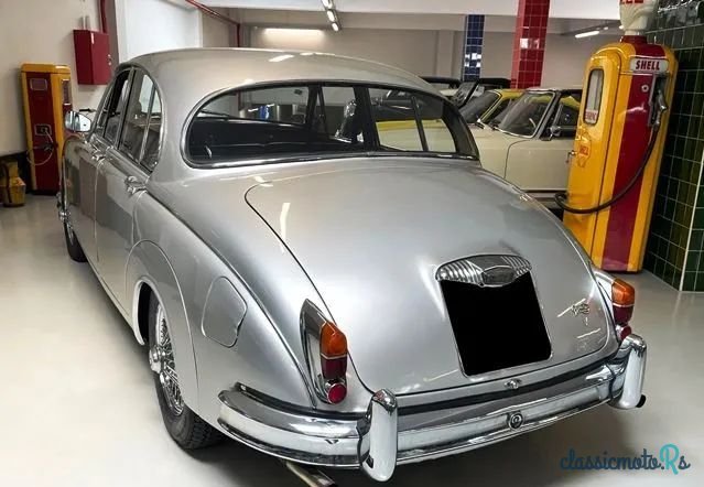 1966' Daimler photo #3