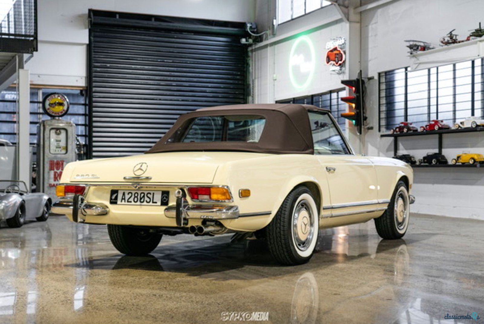 1969' Mercedes-Benz 280 photo #4