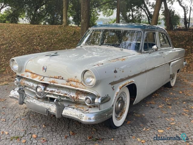 1954' Ford Crestline Sunliner photo #4