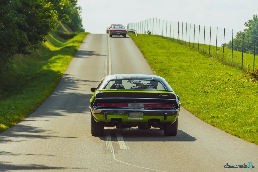 1970' Dodge Challenger photo #2