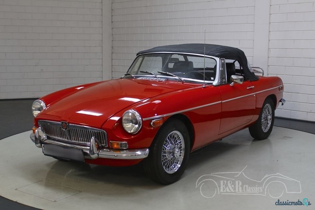 1974' MG MGB photo #3
