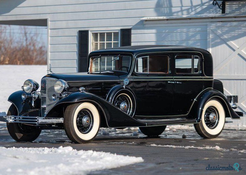 1933' Cadillac V-12 Town Sedan photo #1