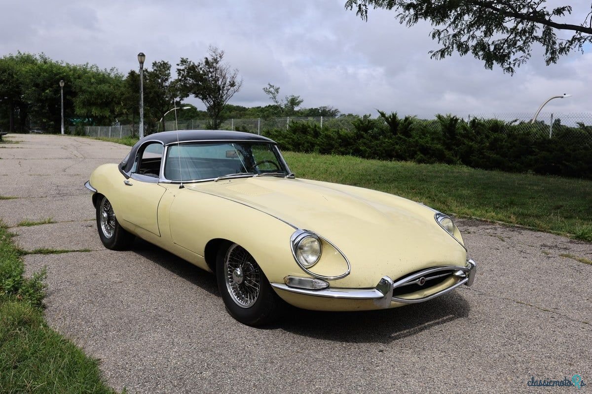 1968' Jaguar E-Type photo #1