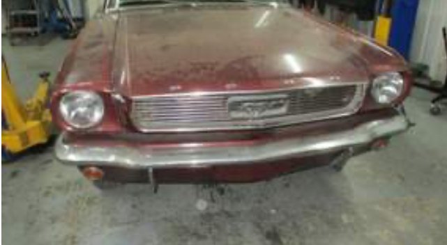 Ford Mustang 1966 года нашли в гараже почти без ржавчины на кузове и с маленьким пробегом