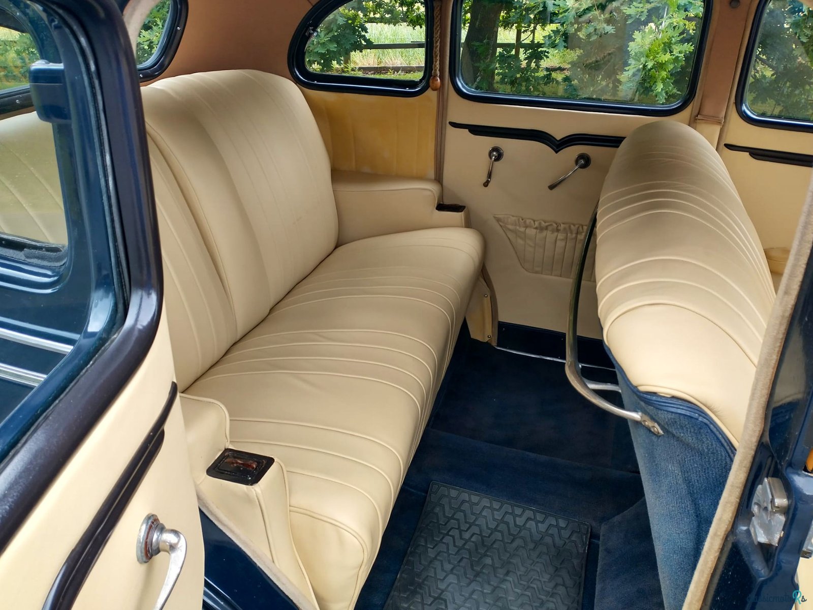 1936' Chrysler Airstream photo #6