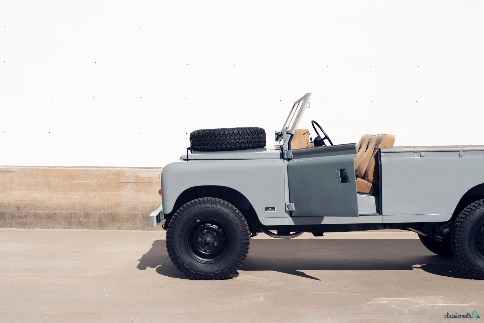 1973' Land Rover Serie III photo #2