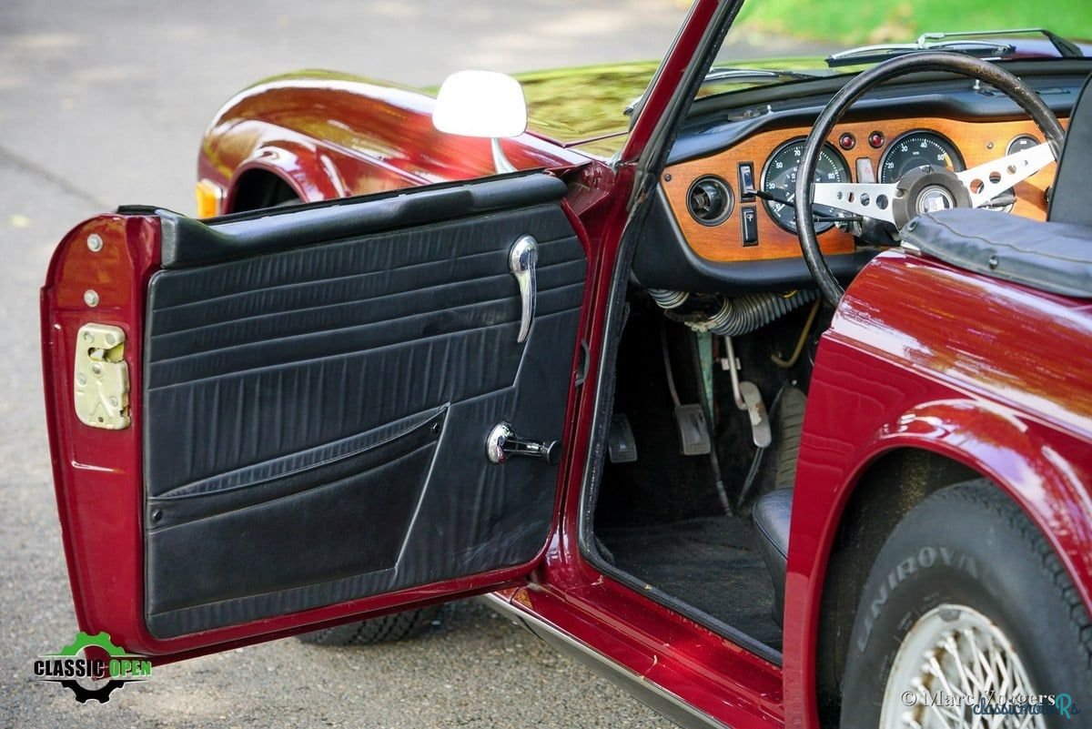 1969' Triumph TR6 photo #4