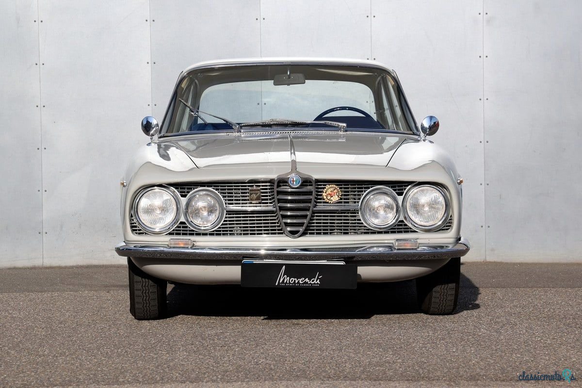 1961' Alfa Romeo 2000 photo #6