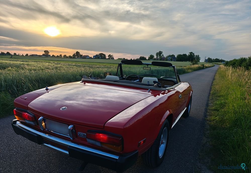 1980' Fiat 124 Spider photo #1
