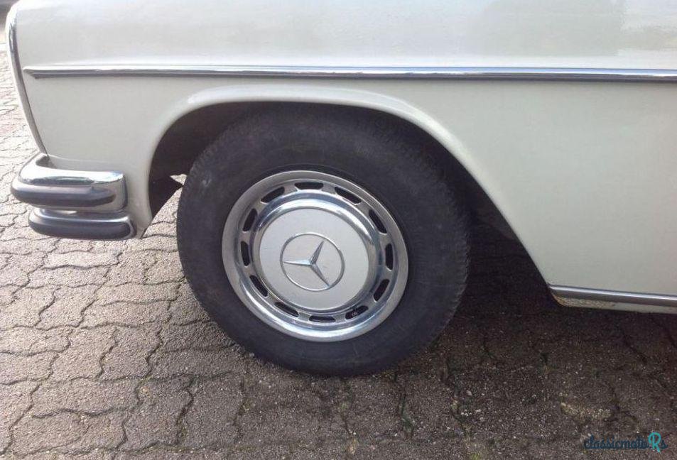 1971' Mercedes-Benz 250 250 Automatic photo #4