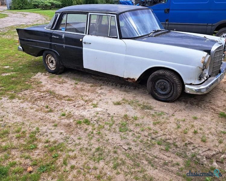 1965' Mercedes-Benz 200D W110 photo #4