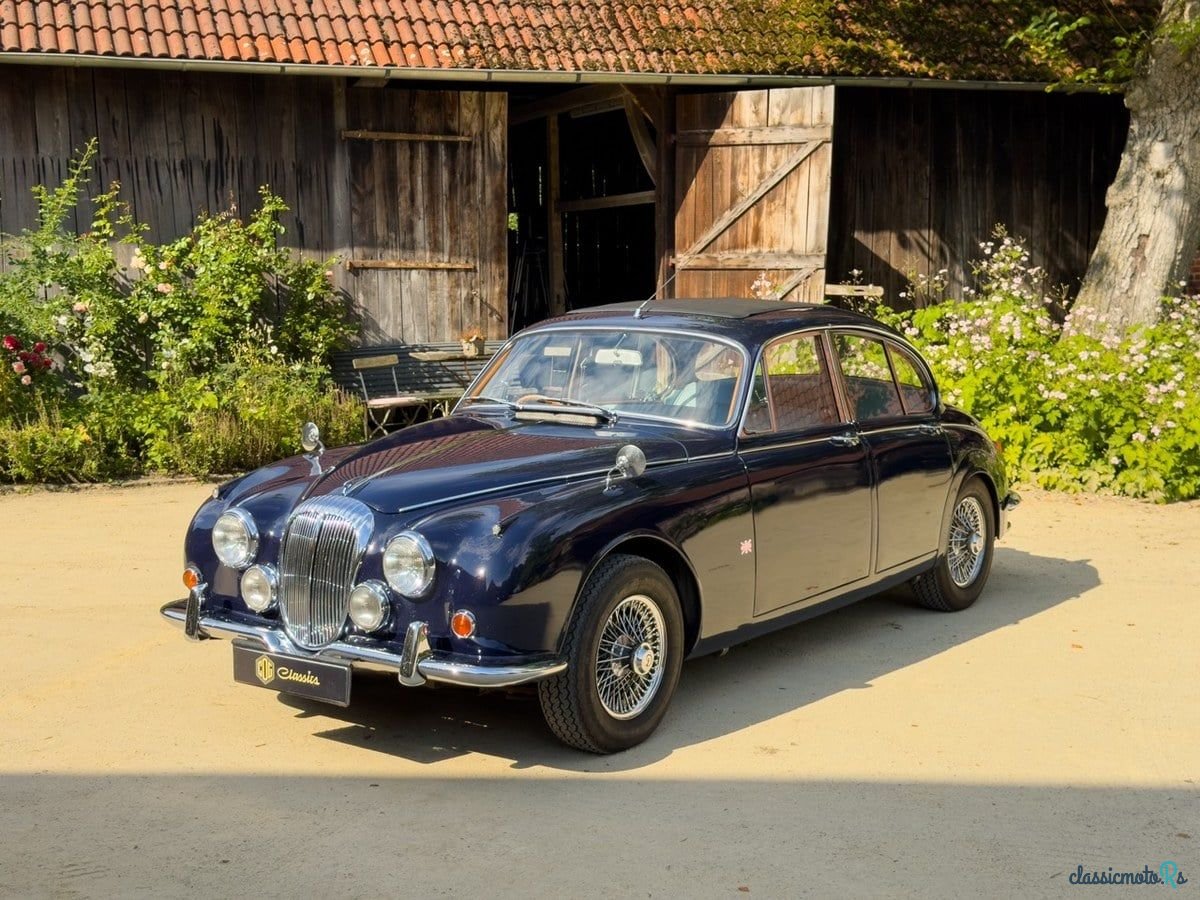 1968' Daimler 250 V8 photo #1