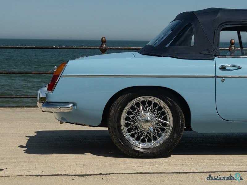 1970' MG MGB photo #5